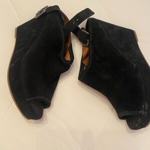 Lucky Brand Size 7.5 black wedges.